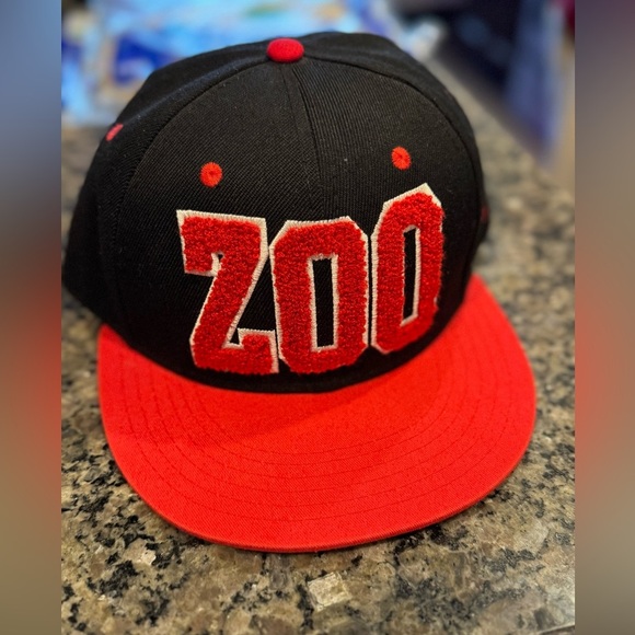 Zoo York Snapback Hat Black Red Hip Hop Streetwear Cap Adjustable - Picture 1 of 5